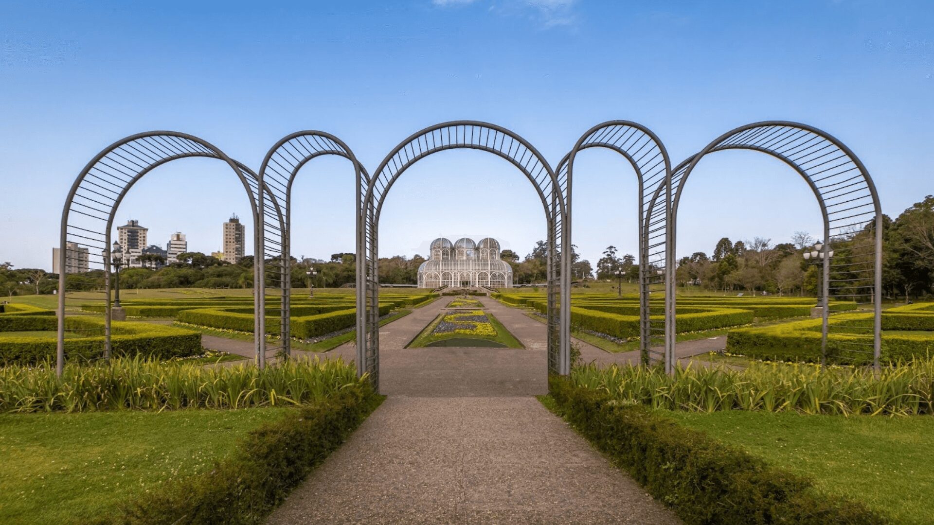 Arcos no Jardim Botânico, em Curitiba.