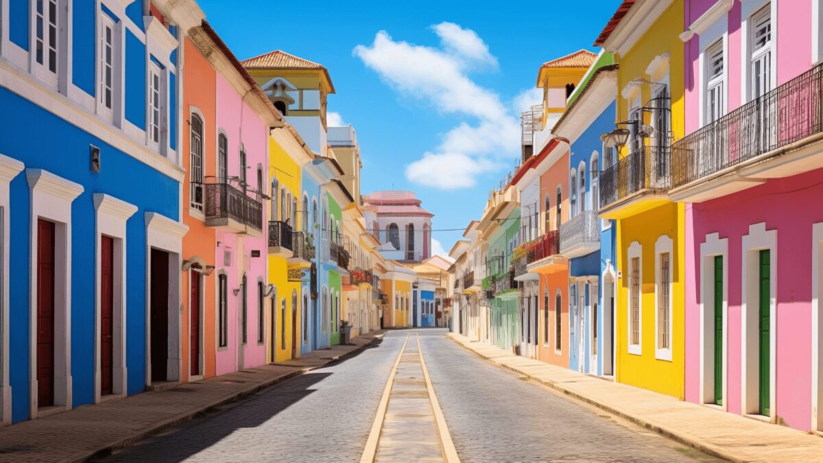 Casas coloridas no centro histórico de Salvador, refletindo a rica cultura e a arquitetura vibrante da região.