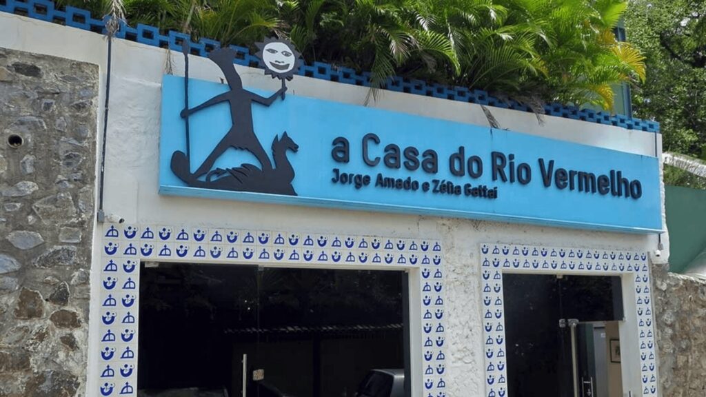 Fachada de "A Casa do Rio Vermelho", um museu em Salvador.